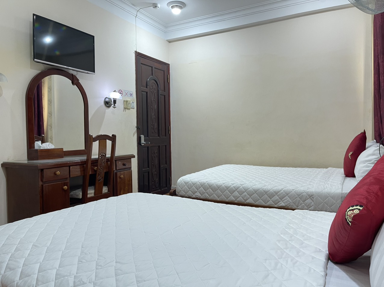 PHÒNG 2 GIƯỜNG 1,6m. 2 người. Free 2 chai nước.